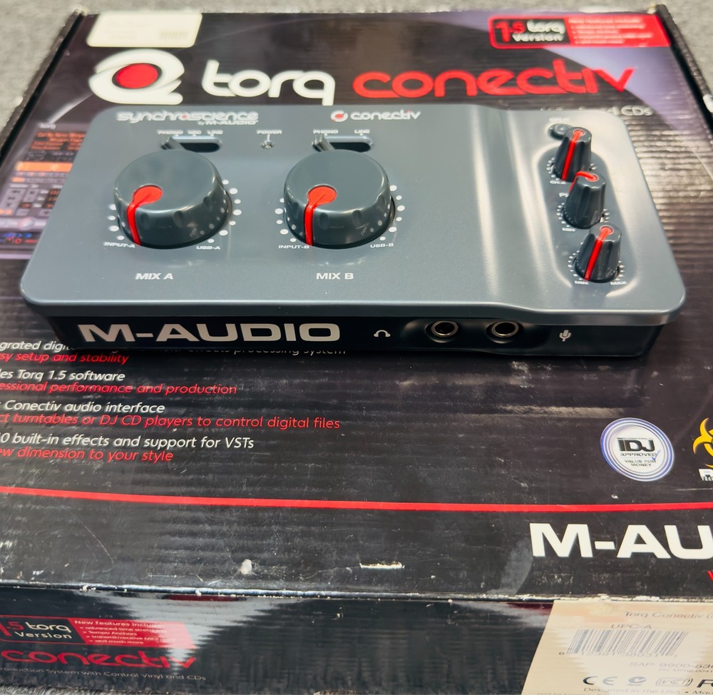 M-Audio Torq Conectiv Bundle DJ VINYL/CD/Controller