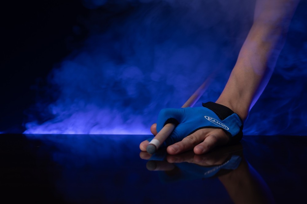 1 Kamui QuickDry 2024 Cue Glove - Blue (Medium)
