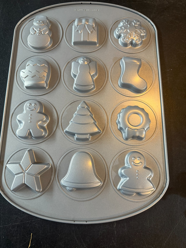 Food Network Christmas Cookie / Cake Pan (SM)