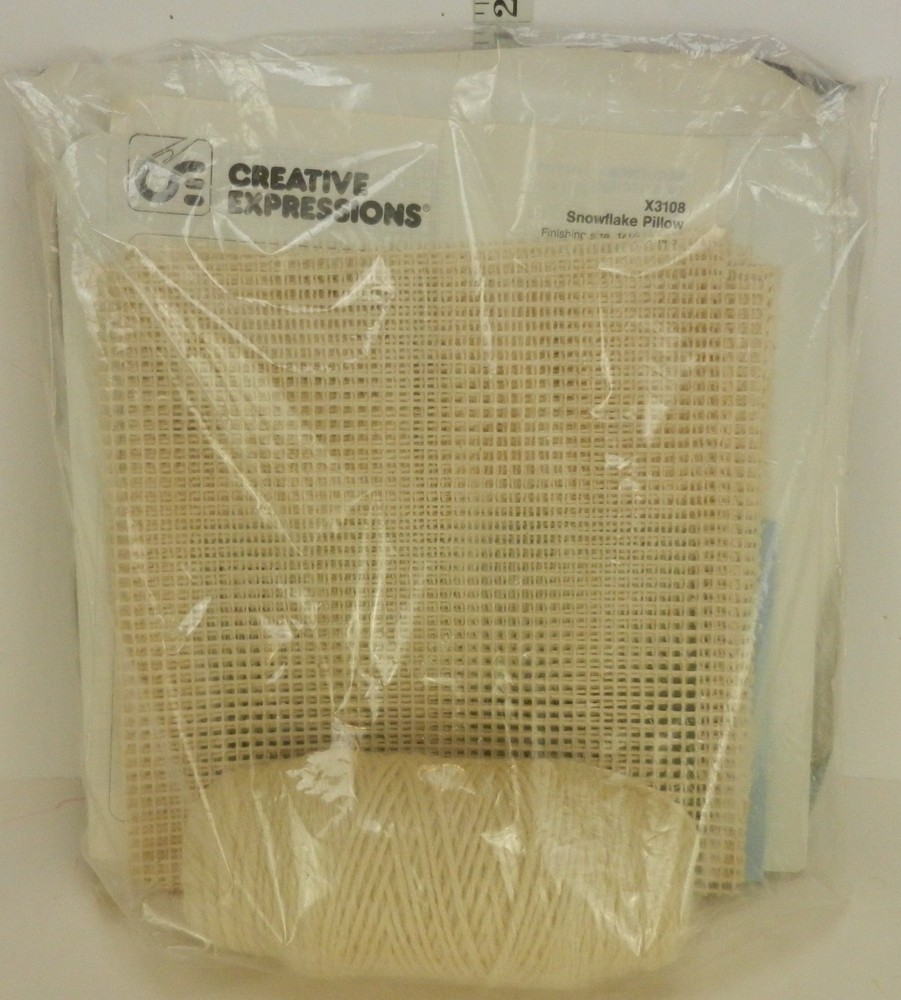 "Snowflake Pillow" ©1980 Creative Expressions Needlepoint Kit # X3108 SEALED!