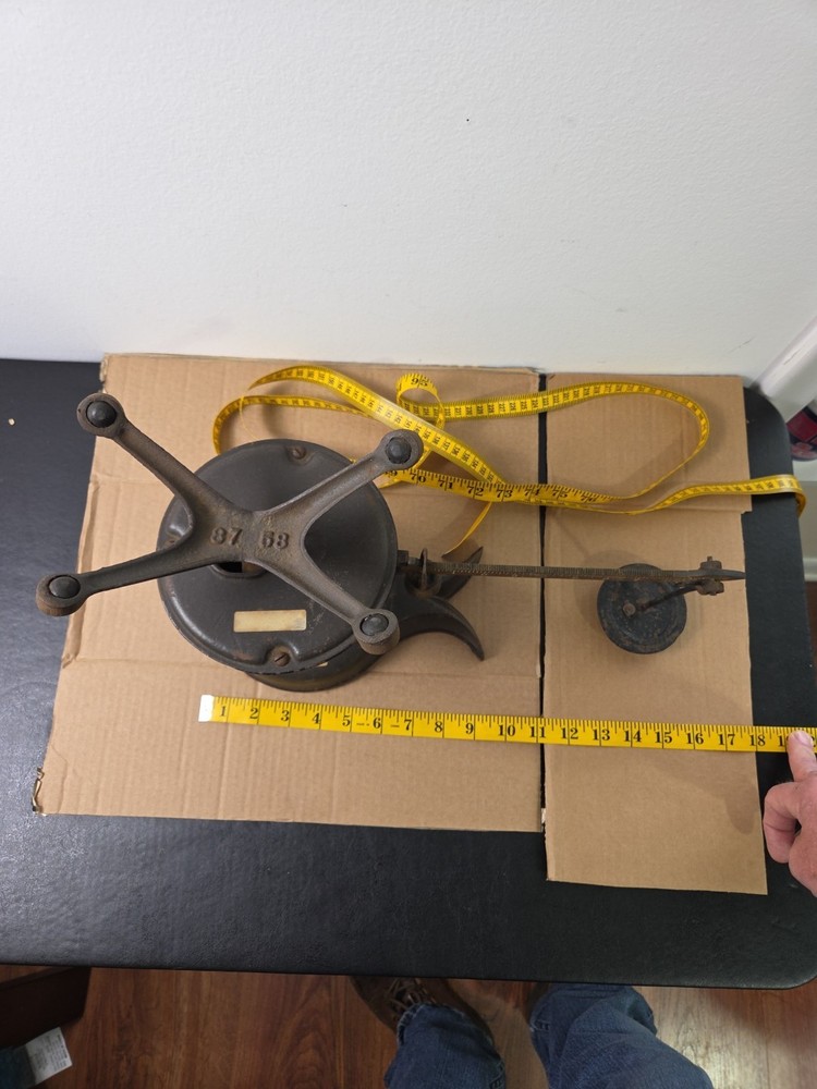 Vintage Howe Cast Iron Fish Tail Scale (Untested)