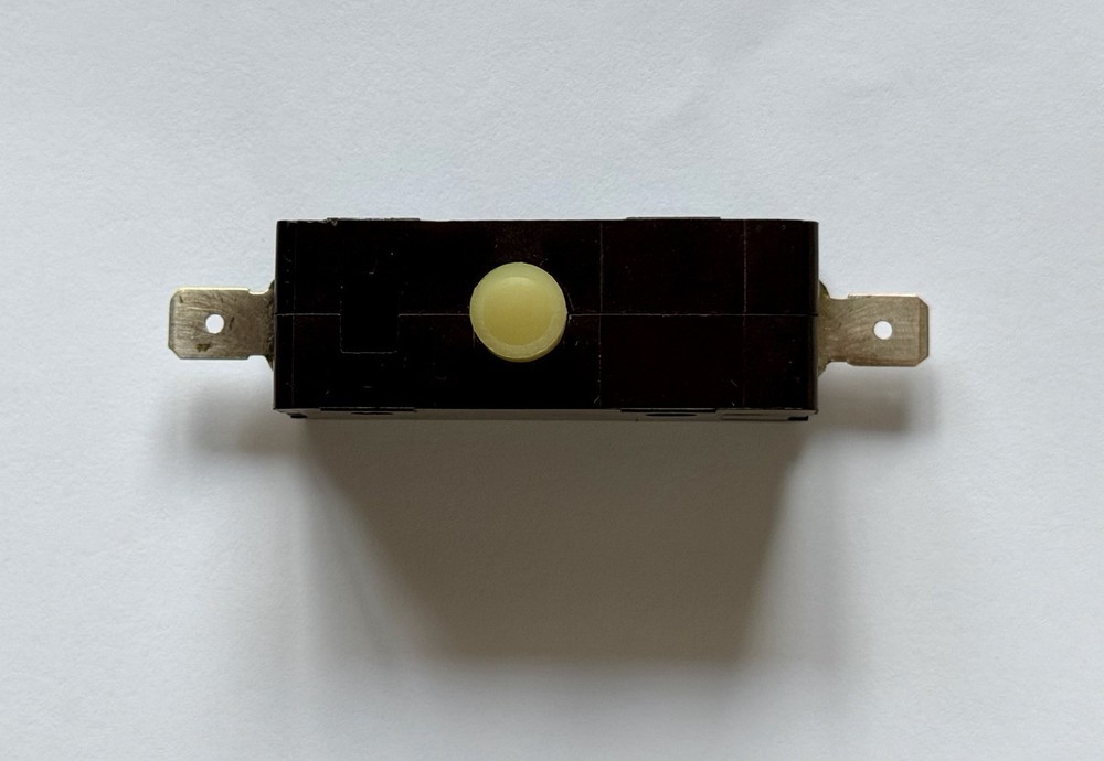 CHERRY E14 25A NORMALLY OPEN SNAP ACTION PUSHBUTTON SWITCH 125/250 VAC