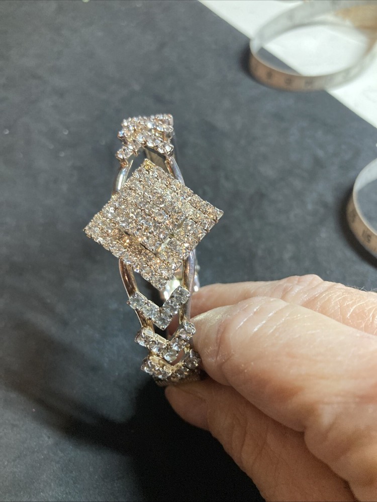Vintage Rhinestone Bangle Bracelet Hinged 7” B147