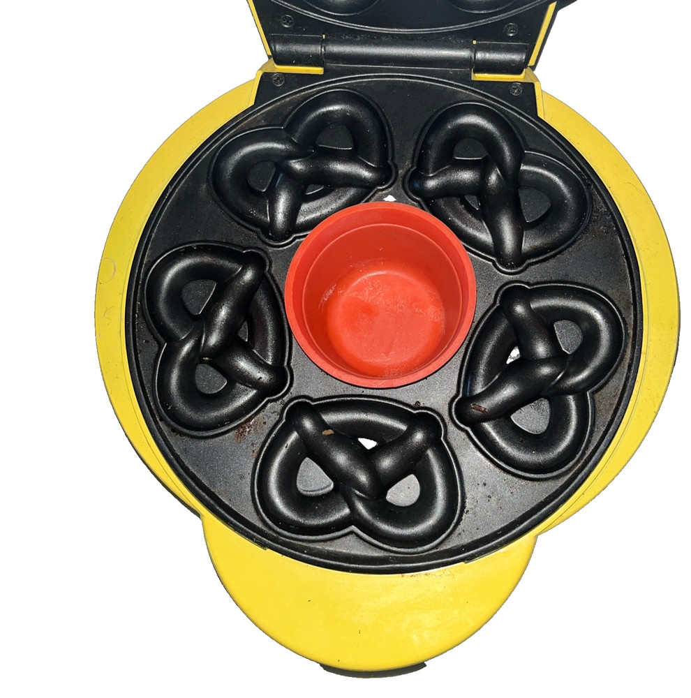 SUPER PRETZEL Soft Pretzels MAKER With Cheese Warmer