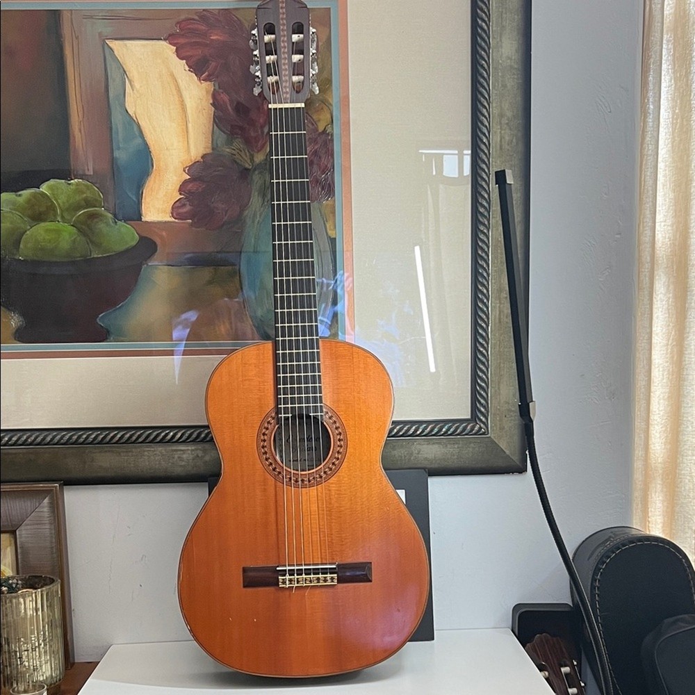 Escudero C-400 Nylon String Classical Guitar
