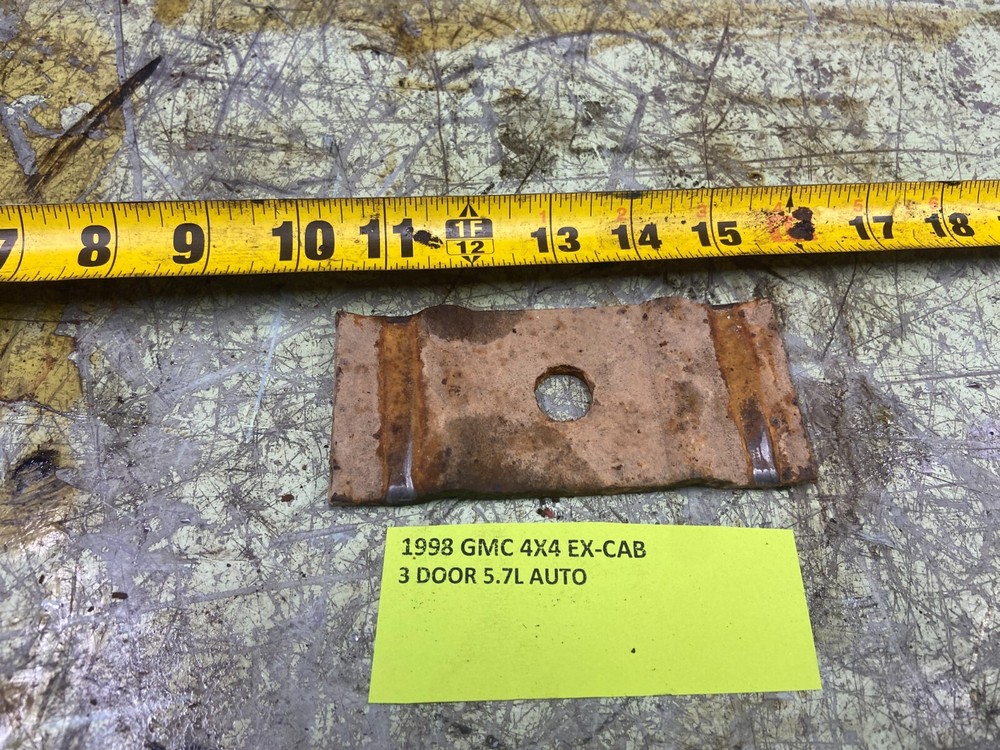 1996-1999 GMC EX.CAB  REAR LEAF SPRING BRACKET PLATE