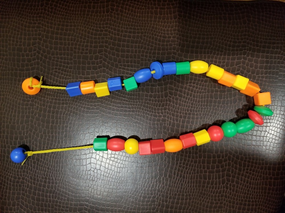 Skoolzy Beads Toddler Lacing String Beads W/String Tote