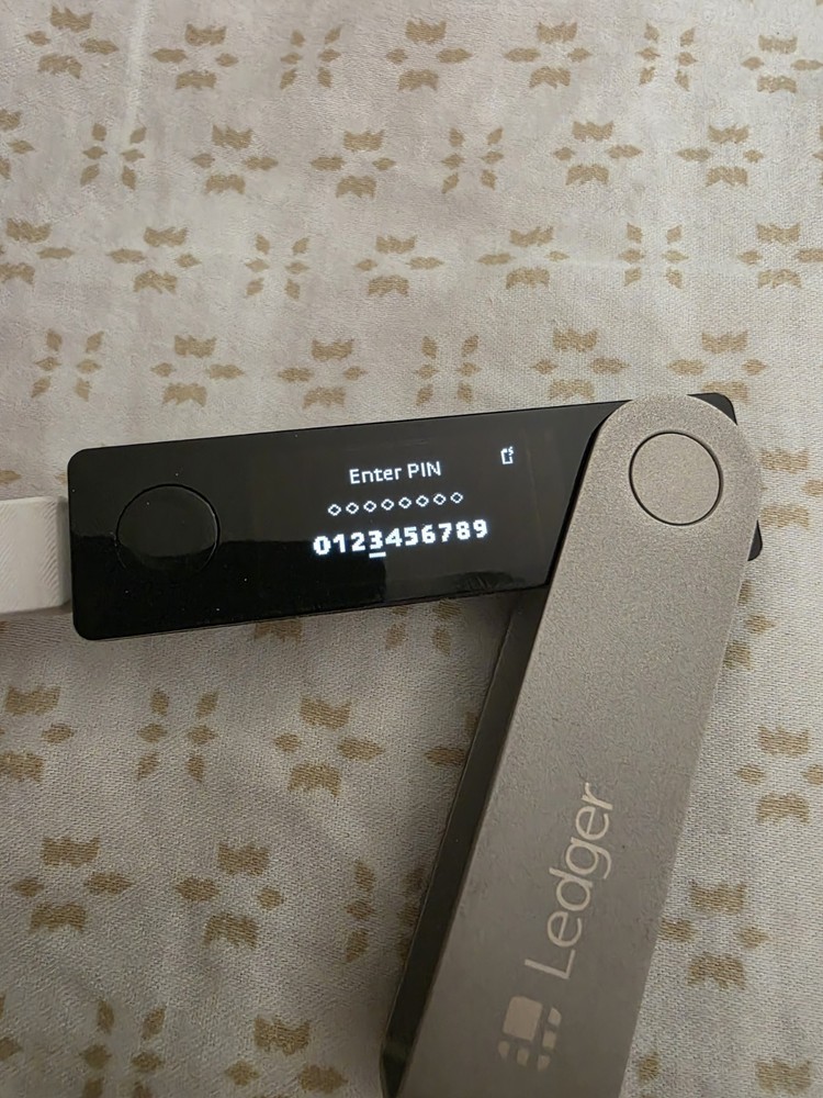Ledger Nano X Crypto Hardware Wallet Bluetooth USB-C Reset Tested Working