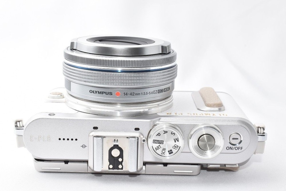 OLYMPUS PEN E-PL8 White Lens Kit