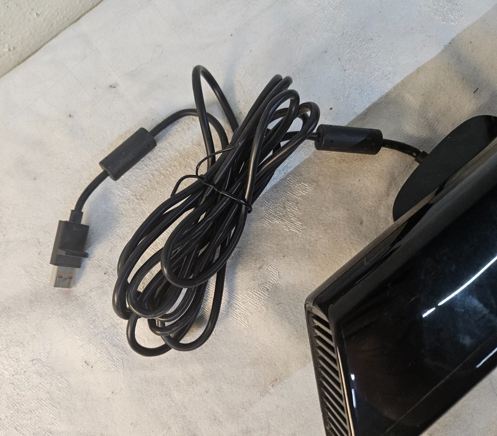 Microsoft XBox 360 KINECT Model 1414 WORKING