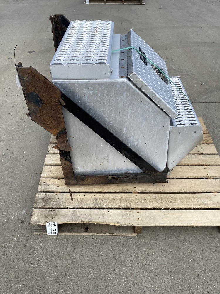 2014 Freightliner Cascadia Tool Box (693-10256)