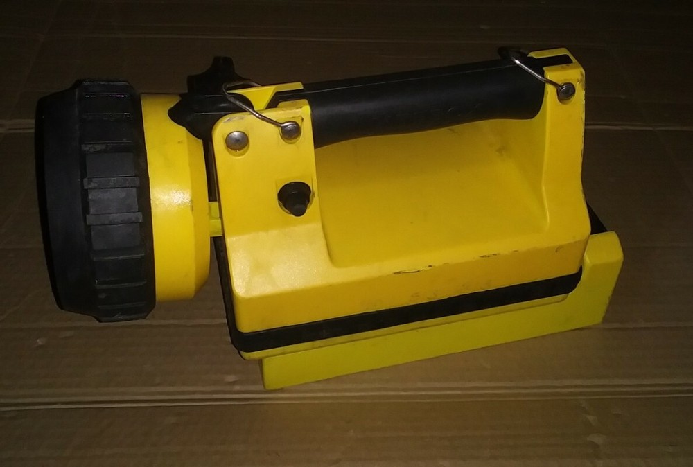 Streamlight Light Box Commercial Grade Portable Light UNTESTED