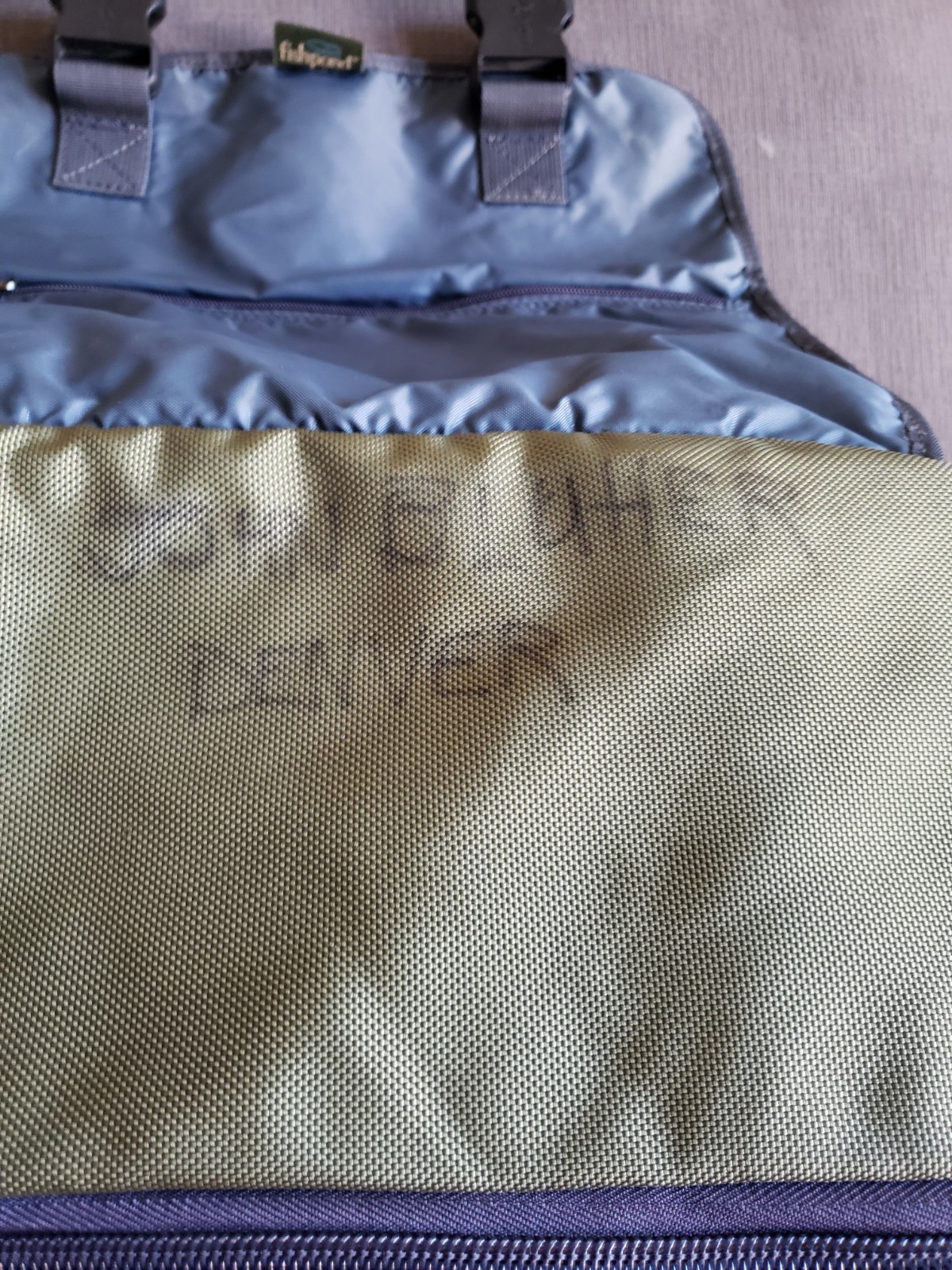 RARE! Fishpond Cloudburst Fly Fishing Olive River Gear Travel Molded Bag GREAT!