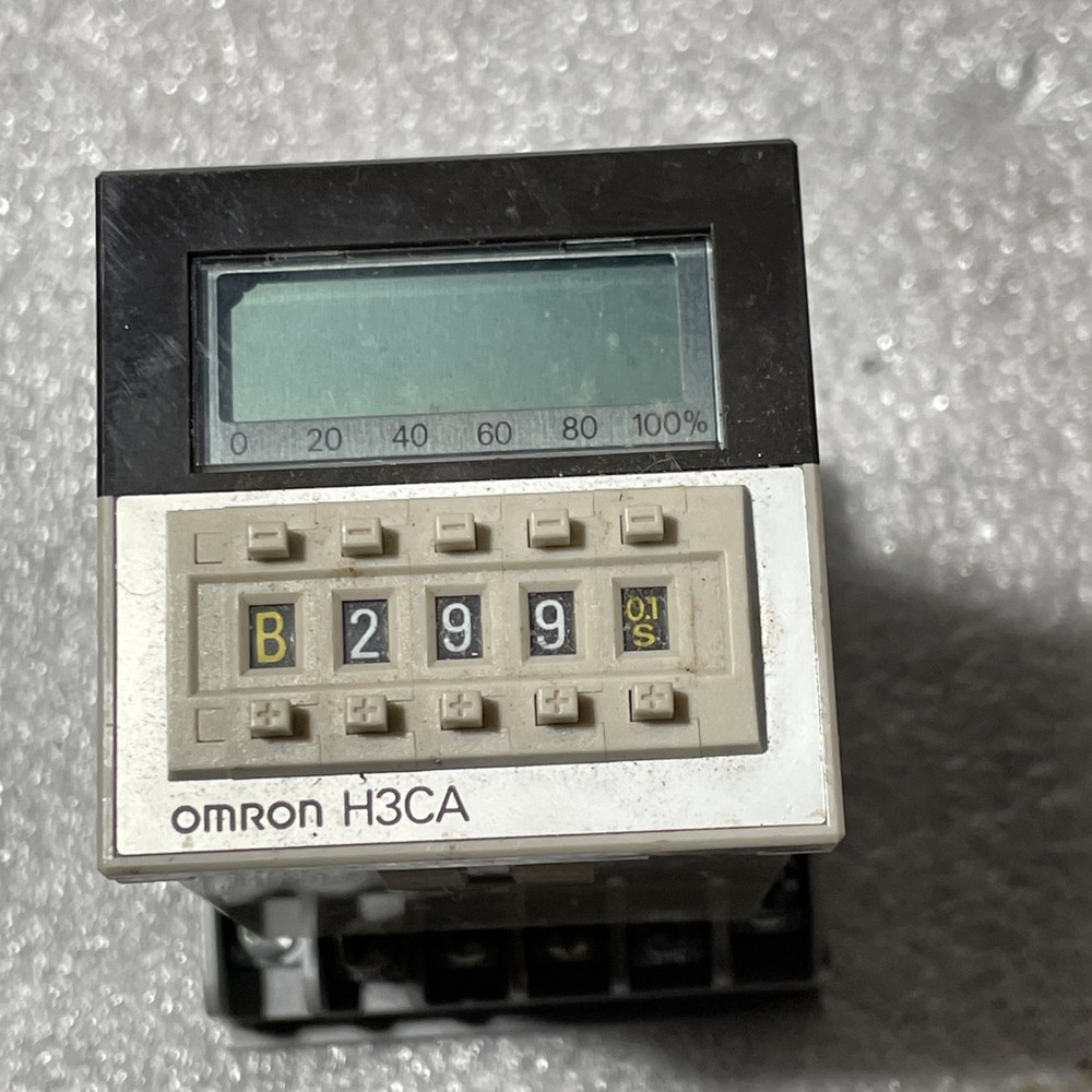 Omron H3CA-A Timer With Socket Preowned Test Good
