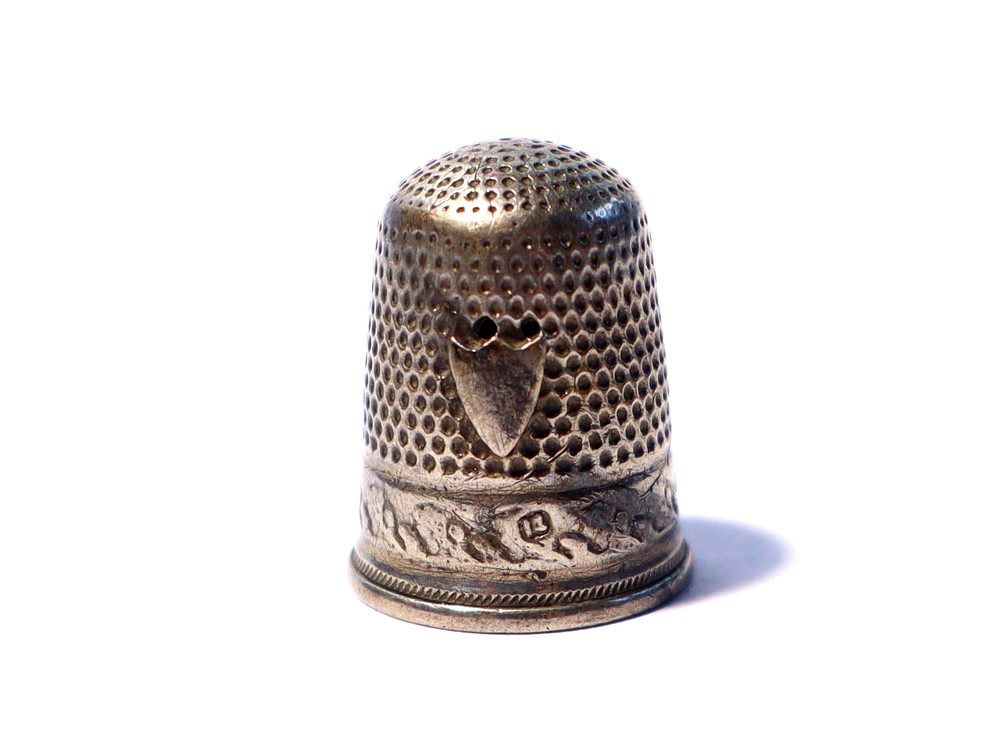19thC THIMBLE Unmarked Silver with SHIELD & Floral #TH3