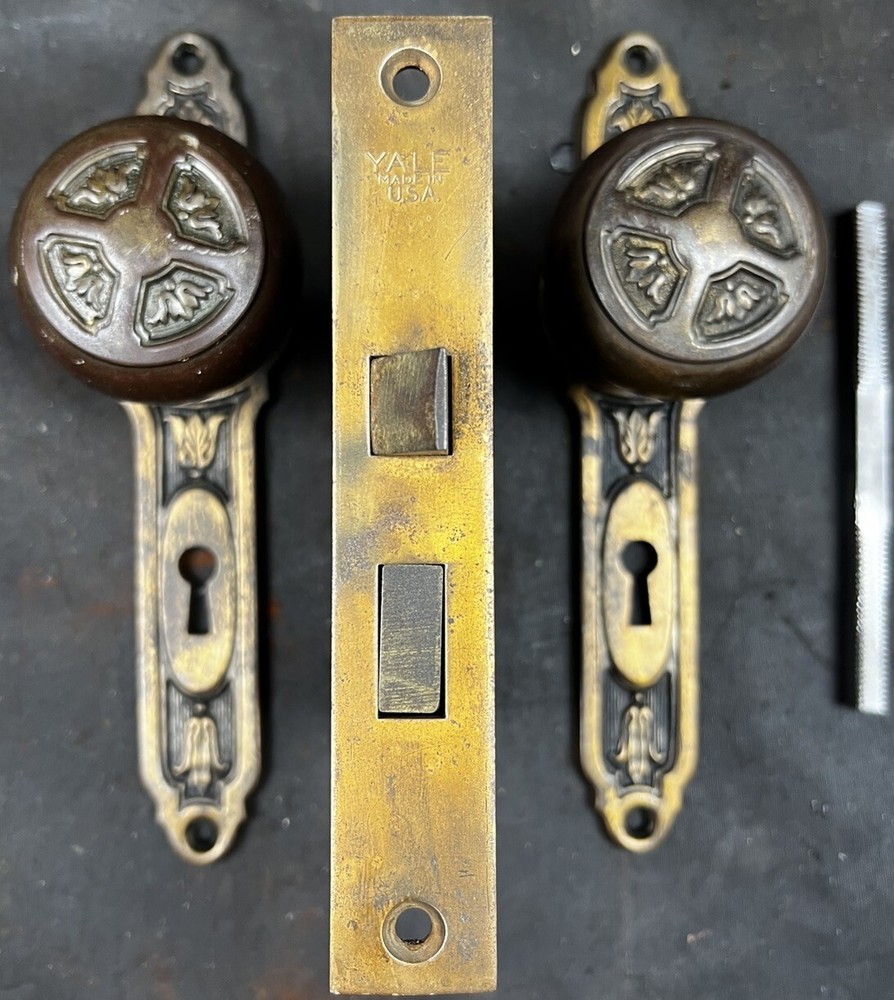 Art Deco Yale Passage Set Knobs, Plates, Mortise