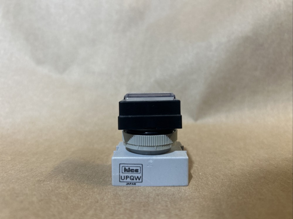 IDEC UPQW Pilot Light Control Unit