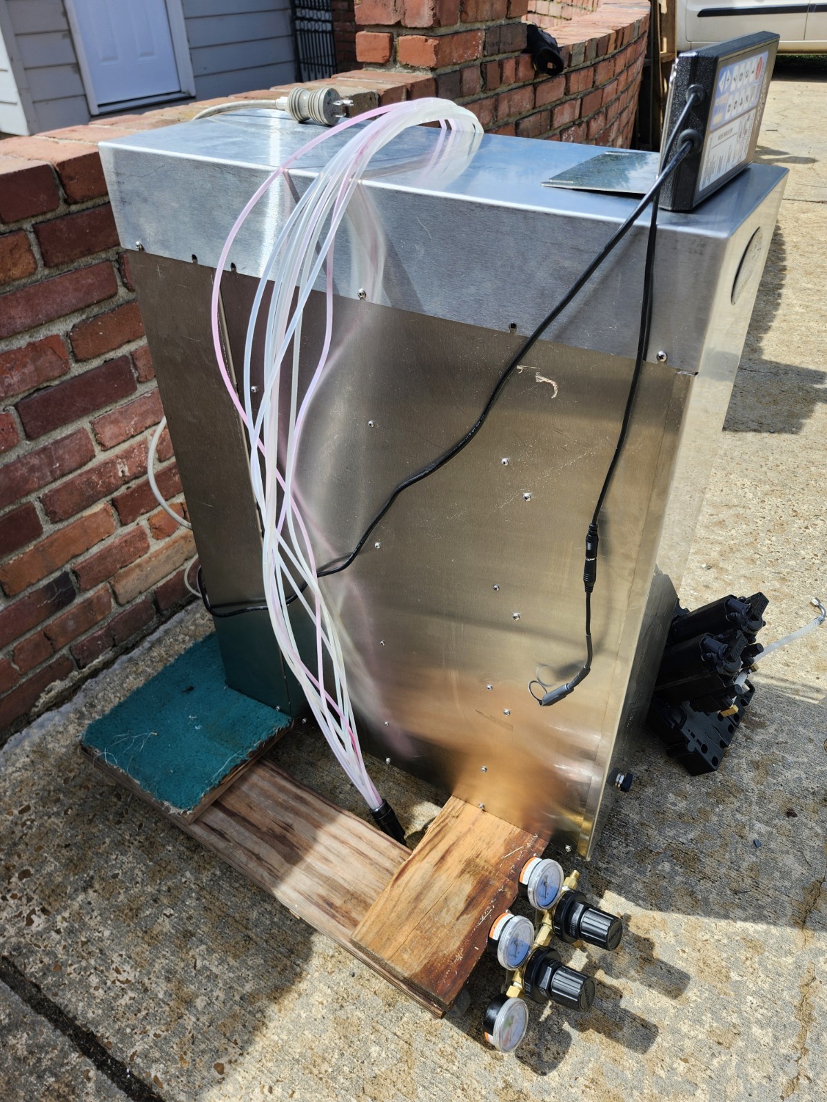 FLAVORBURST FB80S-08 Frozen Beverage Flavor Injector with Pumps and gauge