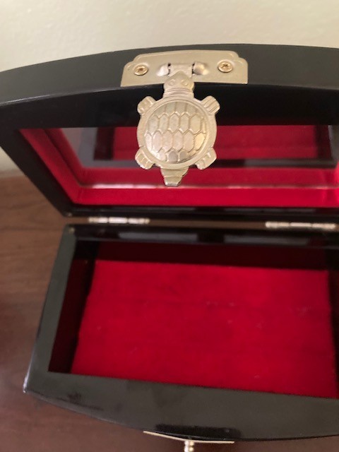 Vintage Korean Black Lacquered Mother of Pearll Jewelry Box 3.5'' X 6'' X 2''