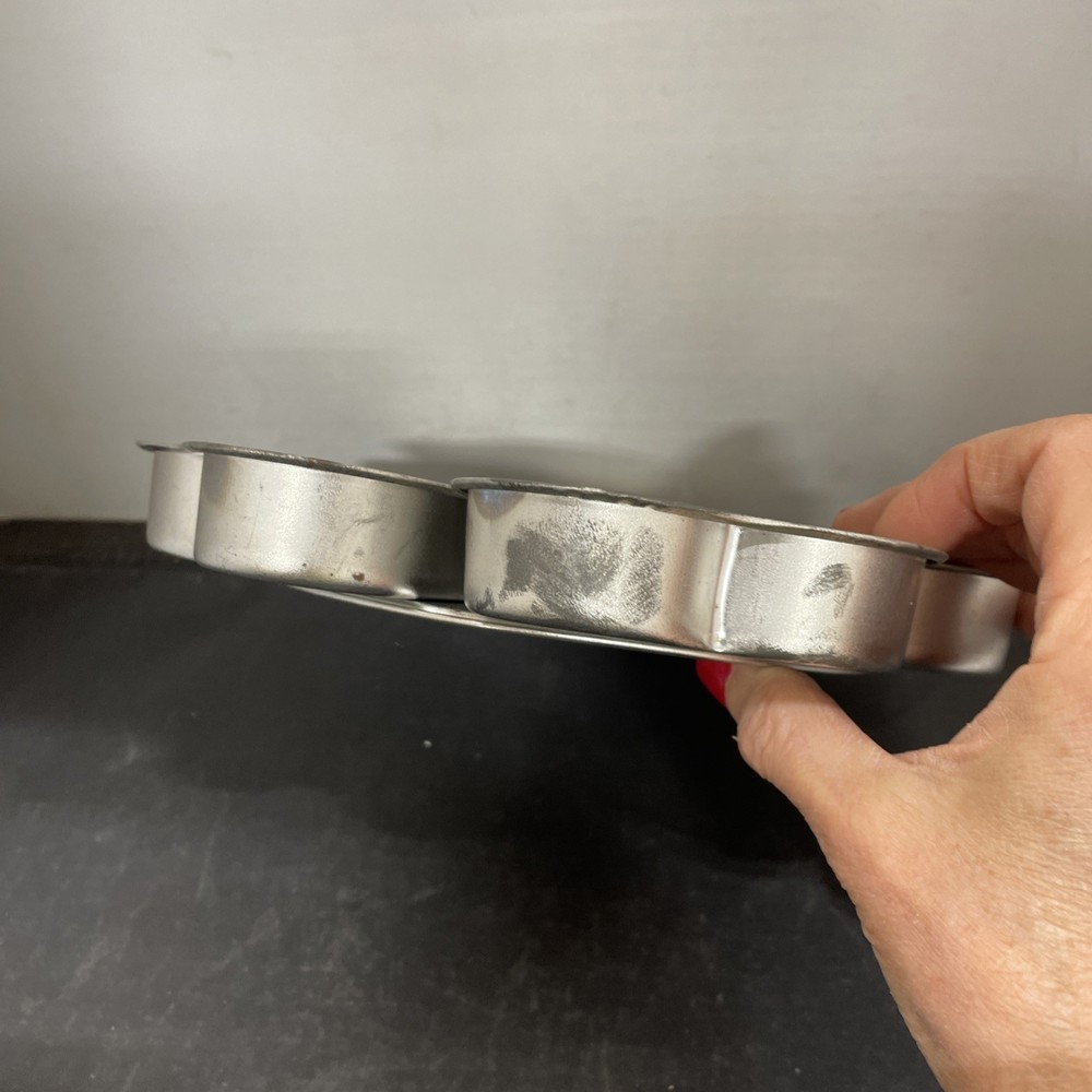 Fox Run Linked Heart Cake Pan - Pre-Owned