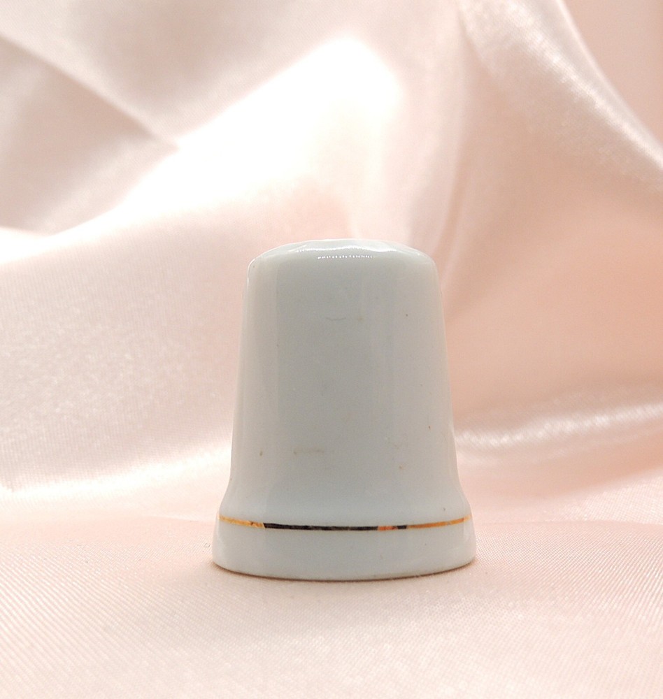 Souvenir Porcelain Thimble Kentucky
