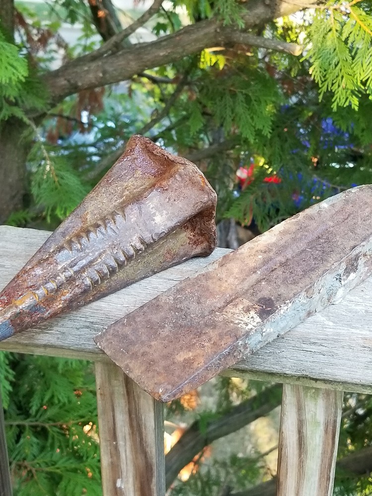 2 MANUAL WEDGE LOG SPLITTERS