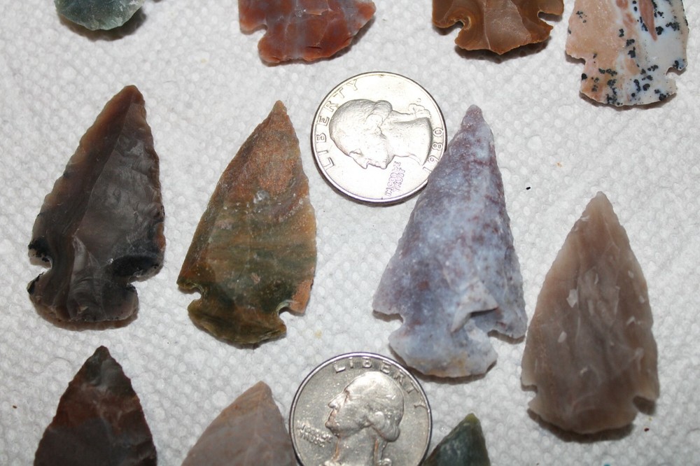 25 jasper Arrowheads per lot.