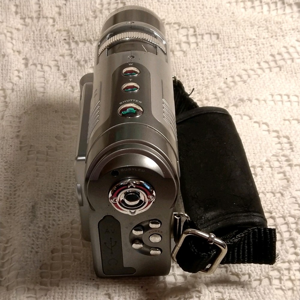 DIGITAL VIDEO 6.6 MEGA PIXEL CAMERA & CASE WIRES BOOKLET CD UNTESTED CLEAN