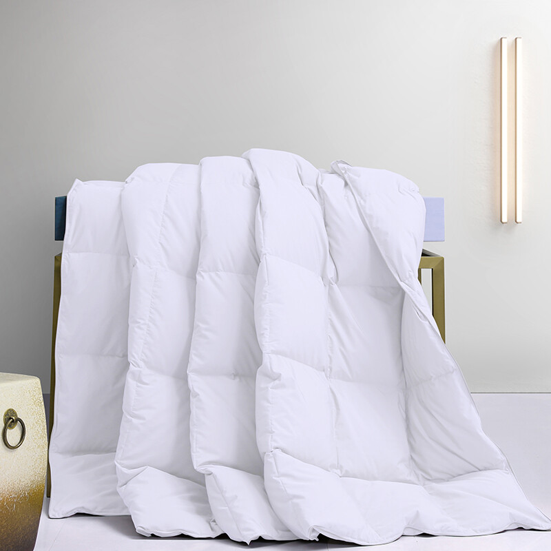 SNOWMAN Ultra Soft Lightweight King Size Goose Feather Down Comforter 100%Cotton