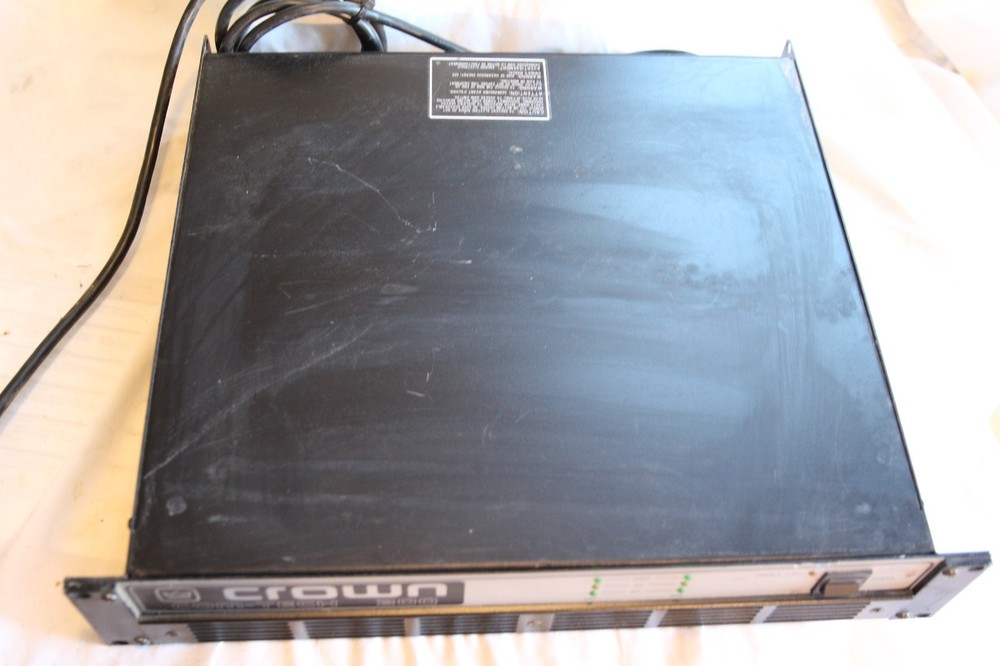Crown Com-Tech 200 200W 2 Channel Commercial Power Amplifier Lights up