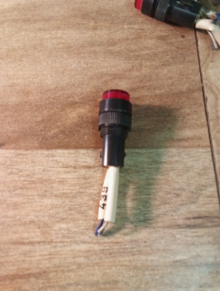Idec AP2M DC 24V Red