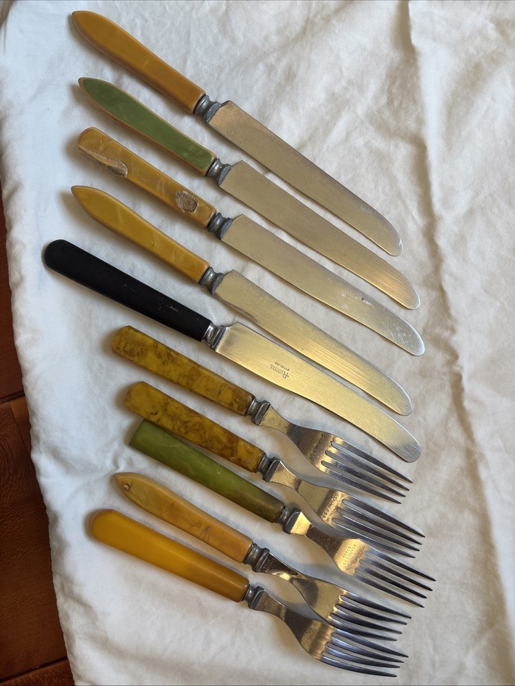 Assorted Vintage Bakelite Cutlery