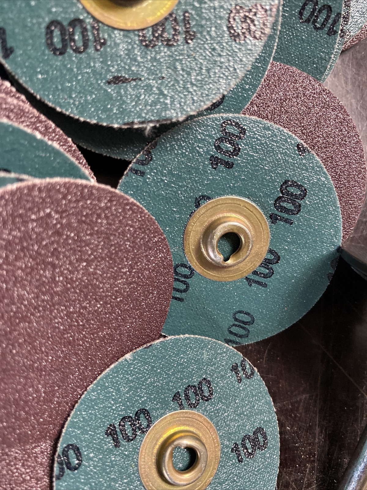 100 DISC LOT 3M Roloc Abrasive Sanding Die Grinder Discs 2" 100 Grit w/ mandrel