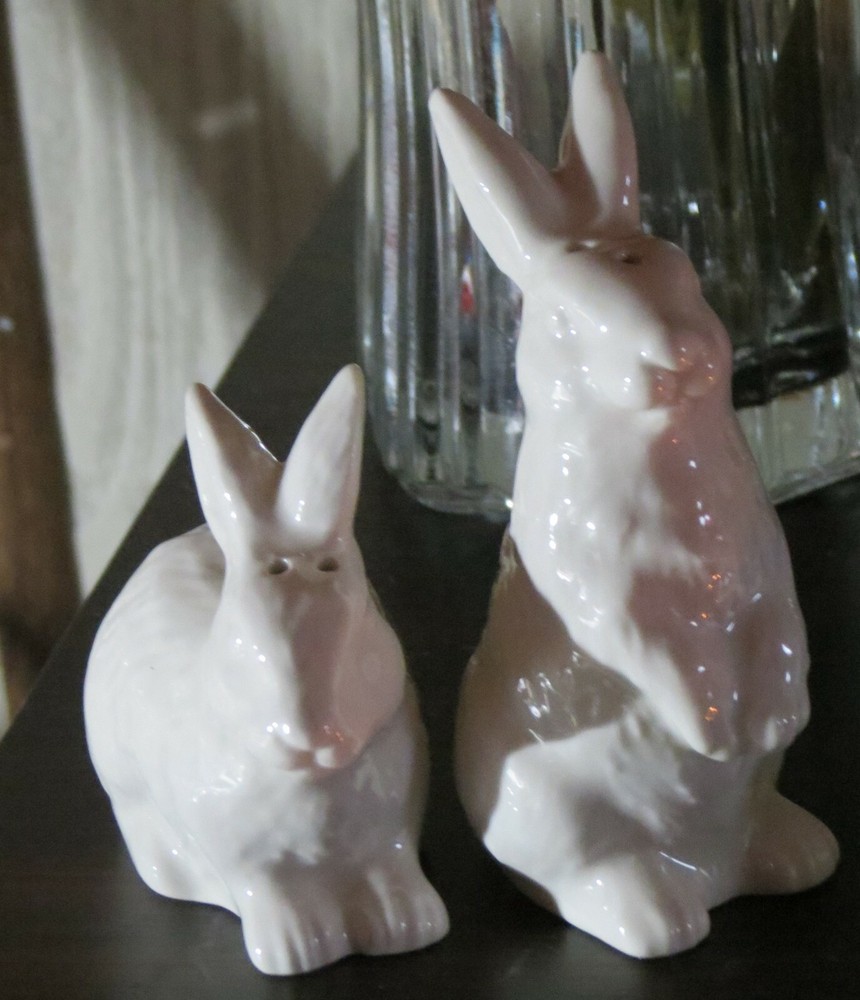 THRESHOLD 2 pc. STONEWARE WHITE BUNNY SALT AND PEPPER SET - NEW