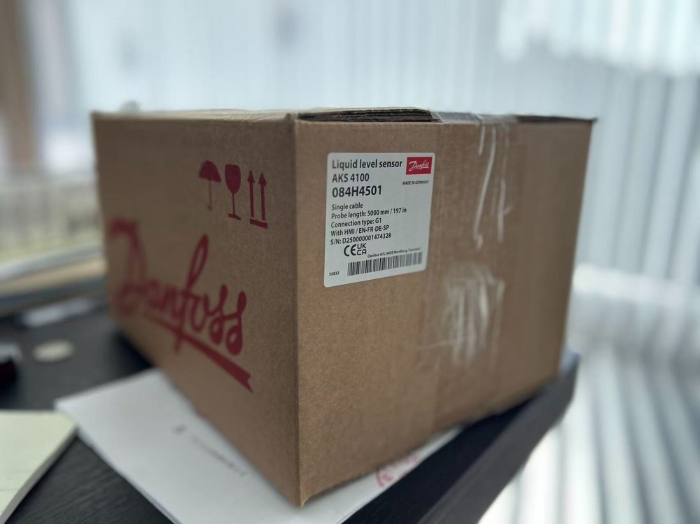 1PCS New Danfoss AKS4100 084H4501 Liquid level sensor