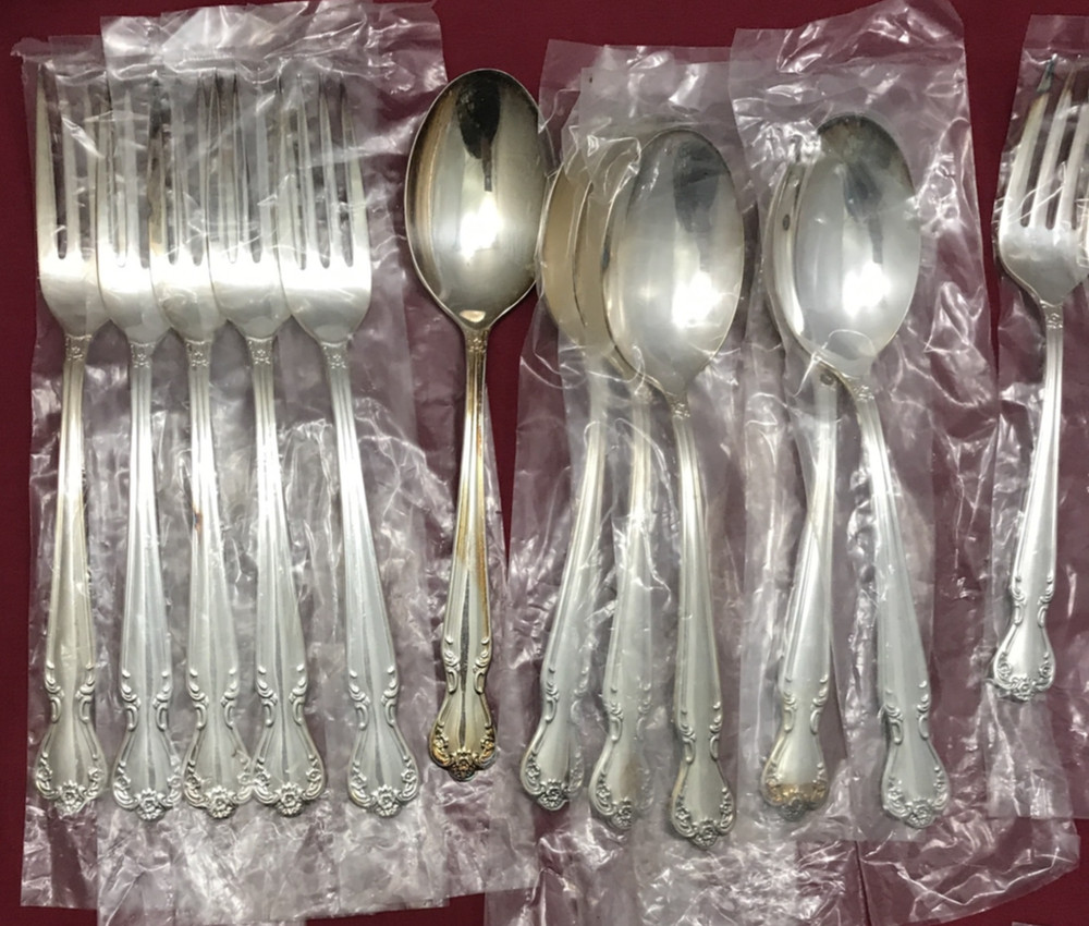 32 Pc DAYBREAK aka ELEGANT LADY Silverplated FLATWARE Rogers & Bro Mostly NOS!