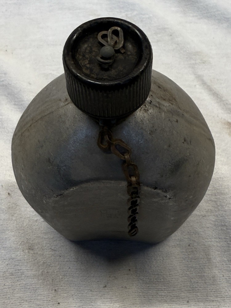 ORIGINAL WWII US ARMY & MARINE INFANTRY M1942 CANTEEN-DATED 1945
