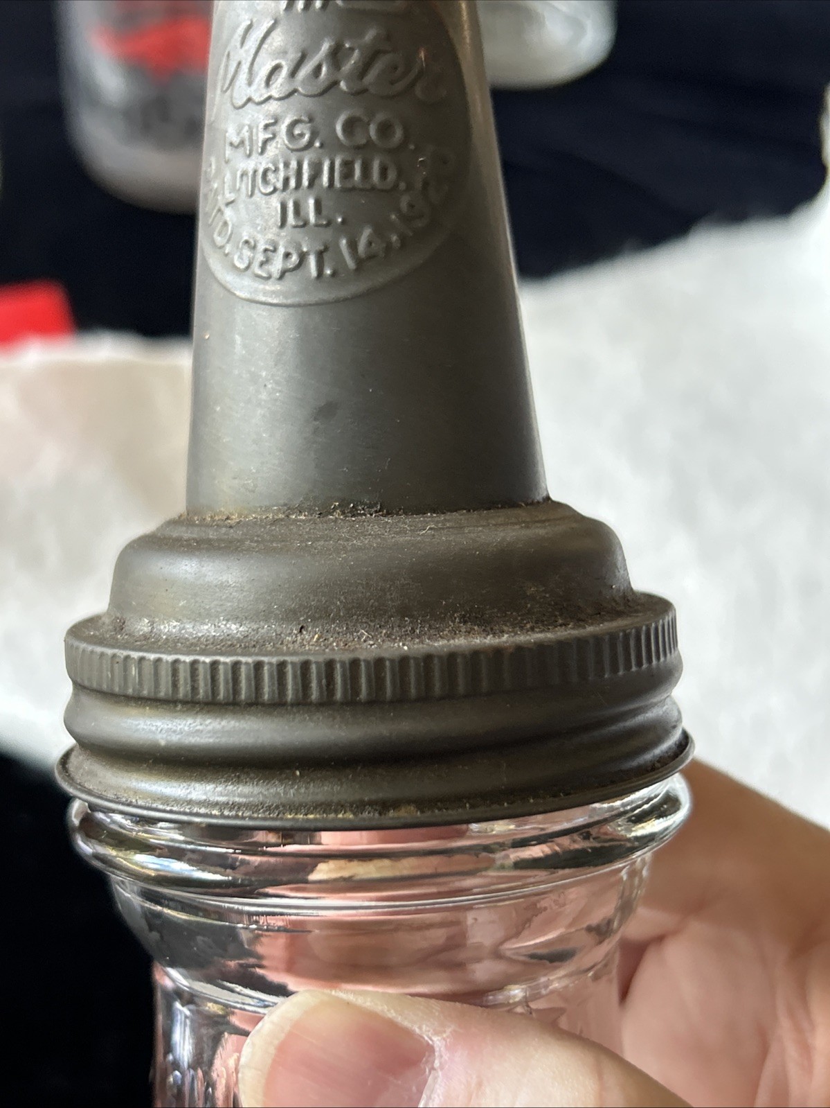 Vintage DOVER No. 80 Thumbprint 1-Quart Glass Oil Bottle w/ MASTER MFG Spout