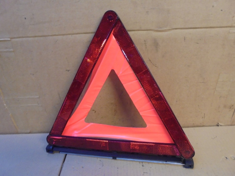 AUDI WARNING TRIANGLE WITH PLASTIC CASE 8D9860251B