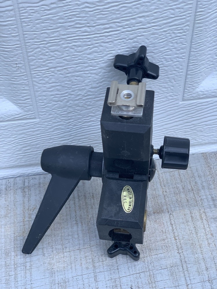 Unbranded - Studio Flash Umbrella Bracket - With Cold Shoe