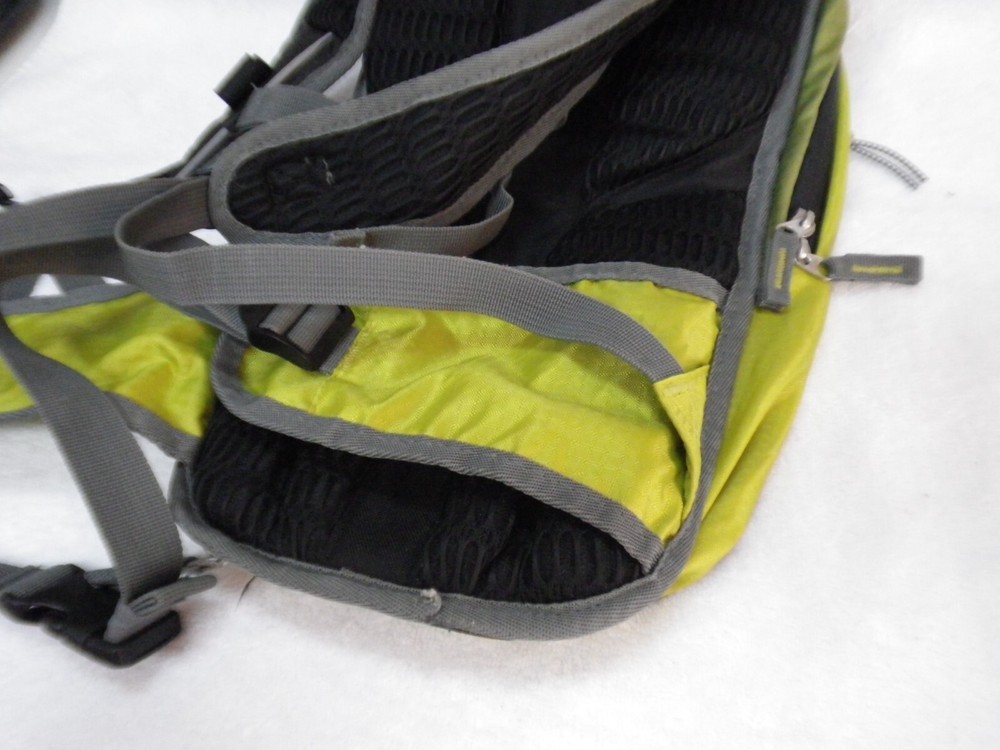 CRANE AUTHENTIC TWO TONE GREEN WALKING HIKING Backpack PADDED BACK 92070