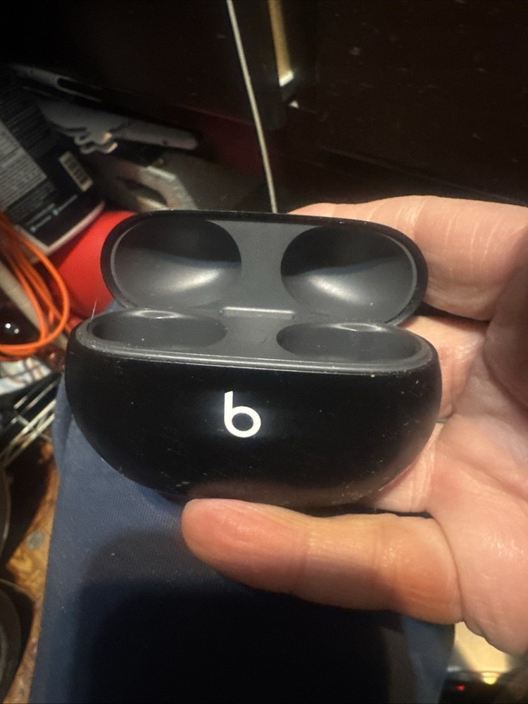 Beats by Dr. Dre Earbud Replacement CHARGING CASE ONLY - Black