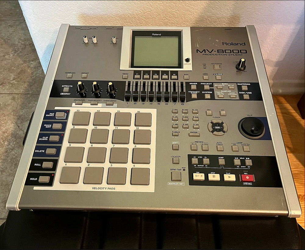 Roland  MV-8000 Production Studio Sampler MIDI Sequencer Workstation