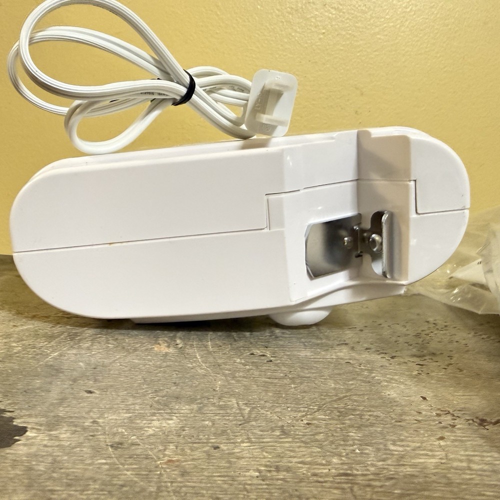 Black & Decker Spacemaker Can Opener # EC85 White