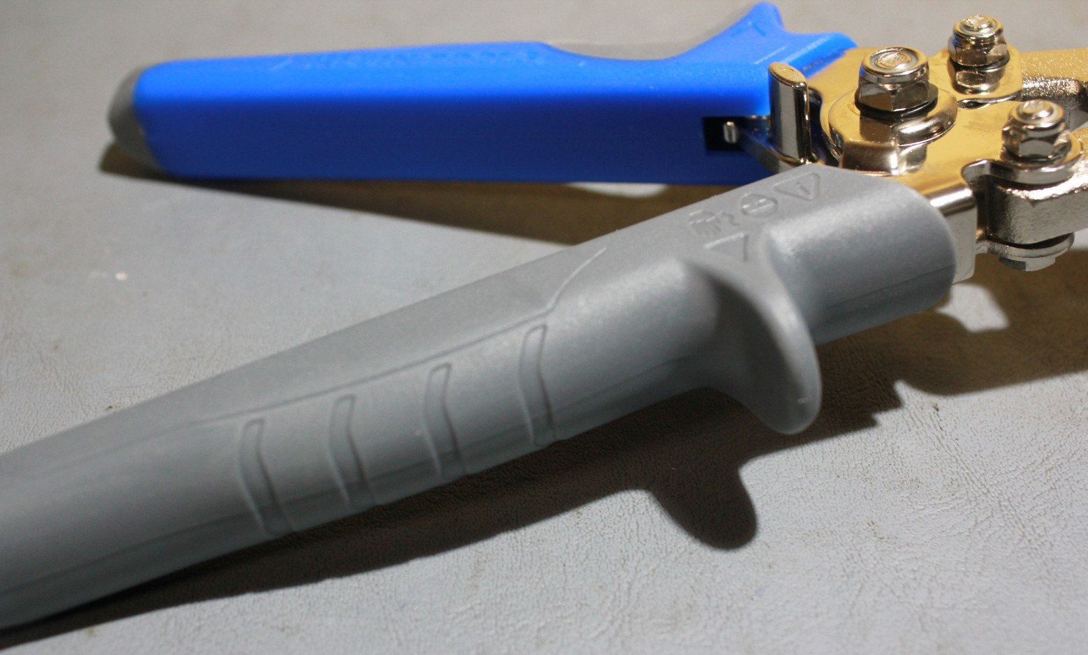 Klein Tool Straight Hand Sheet Metal Seamer Bends Seams and Flattens Sheet Metal