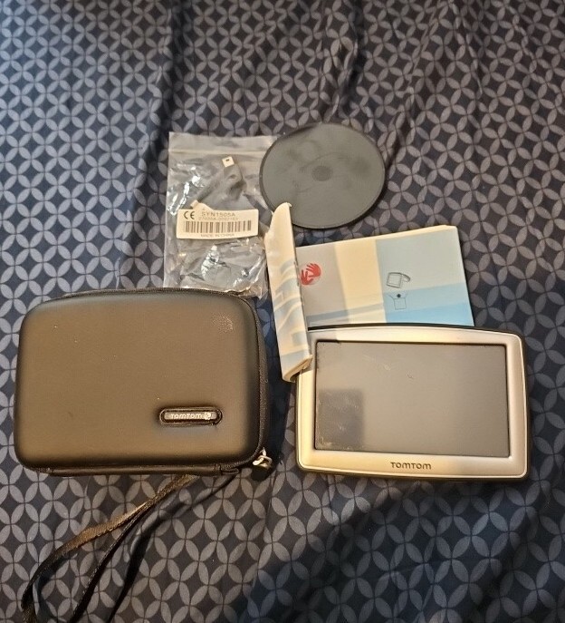 TOMTOM XL GPS UNIT N14644 Untested