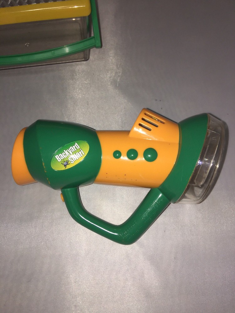 BACKYARD SAFARI BUG SCOPE and bug basket