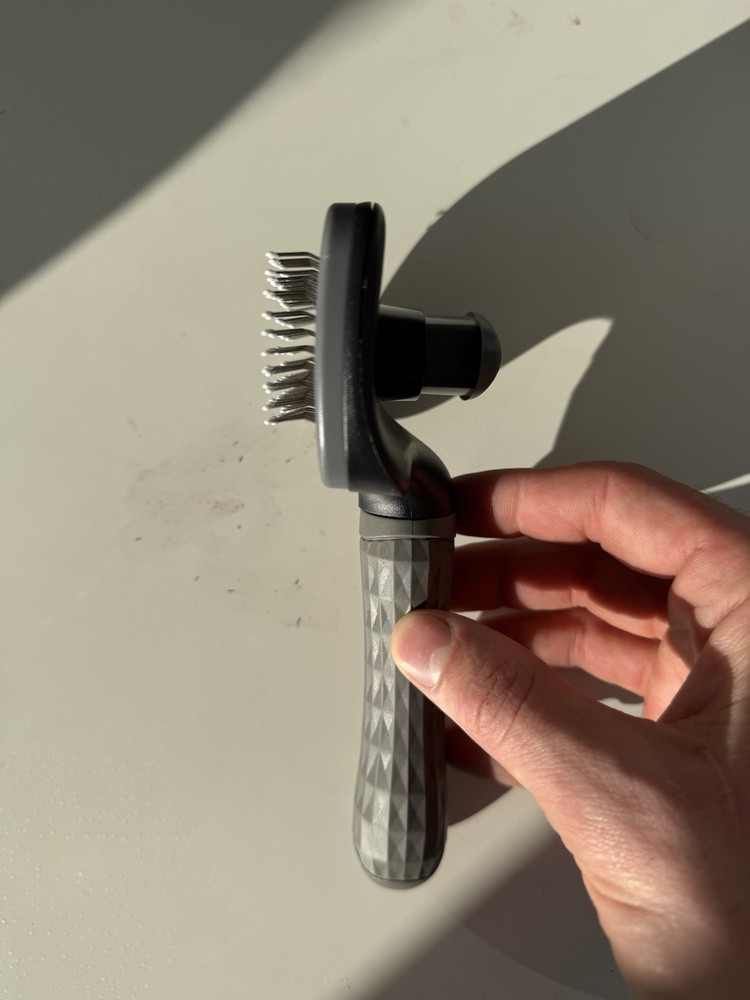 Self-Cleaning Slicker Brush for Pets – 5 Pack for $49 – Bulk Discounts
