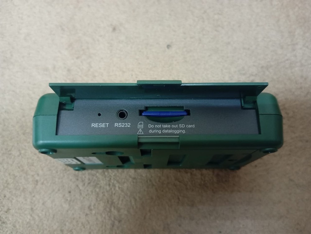 Extech / Barometric Pressure/Humidity/Temperature Datalogger / SD700