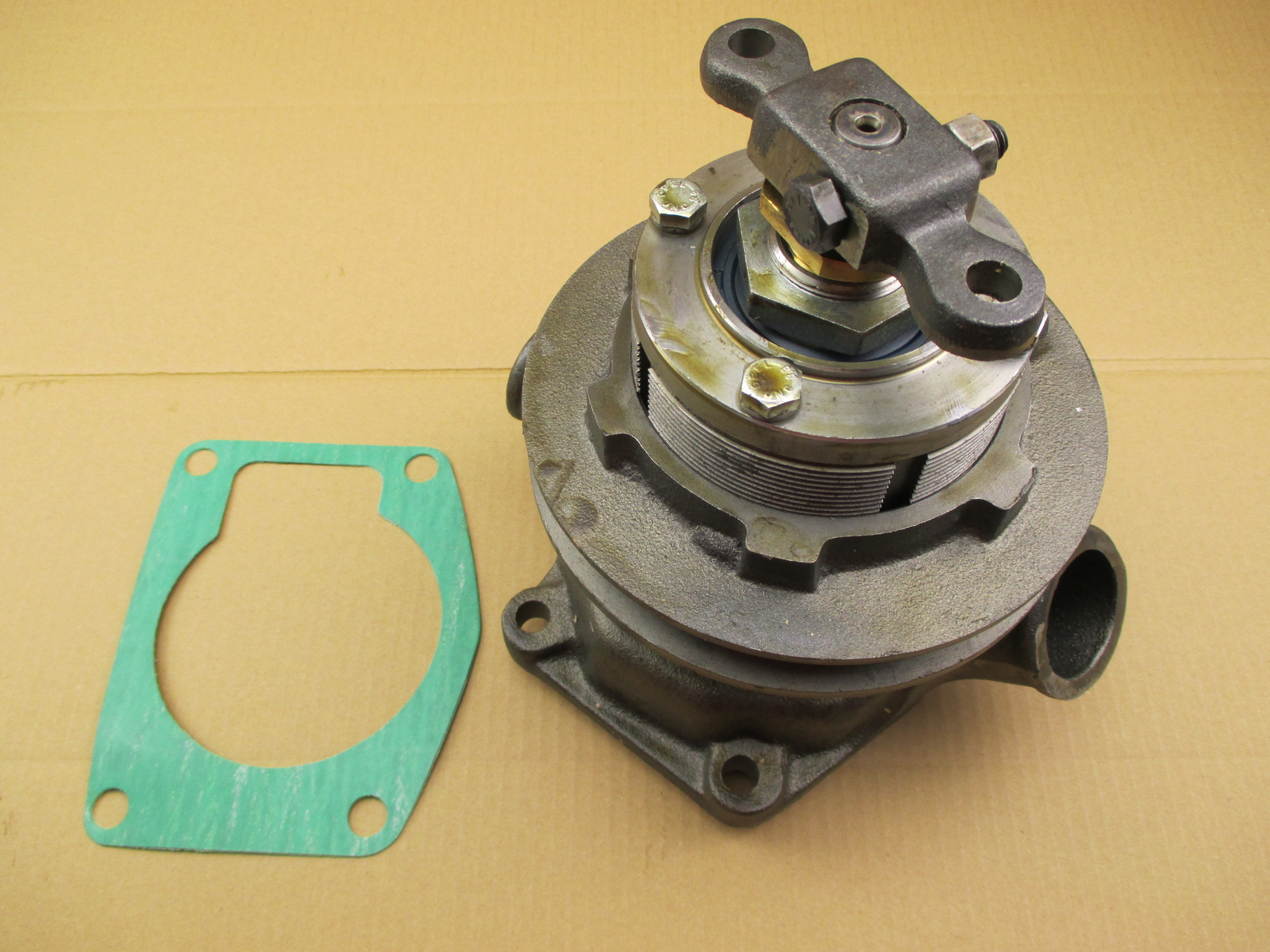 WATER PUMP + GASKET FOR IH INTERNATIONAL 400 450 FARMALL M MD SUPER M-TA